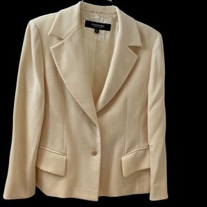 Emanuel Ungaro creme textured wool blazer. Front button closure. Size 8.